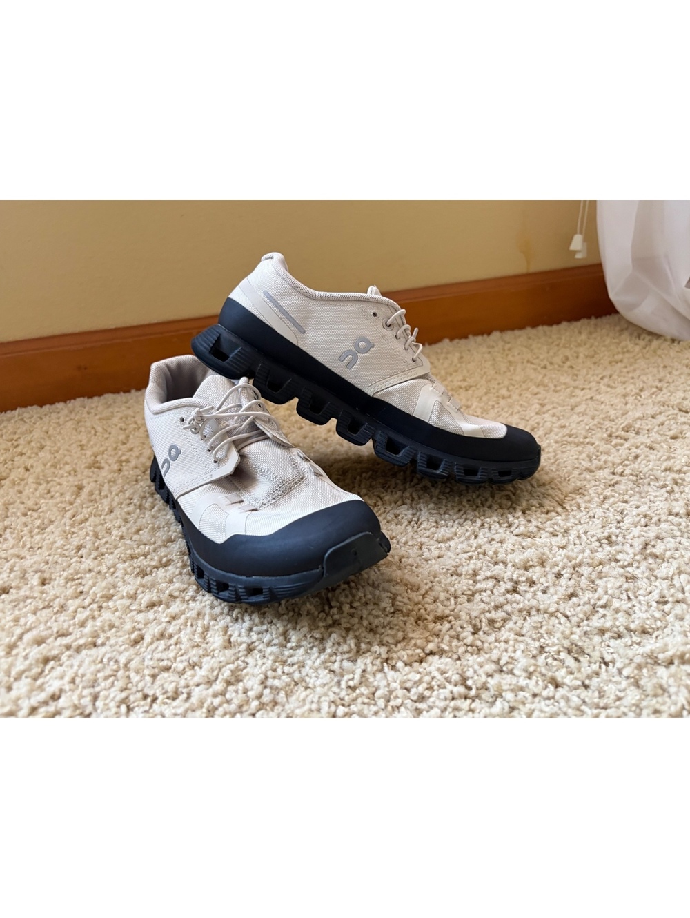 Women's On Running Cloud 5 Ready cream / black (pearl /magnet) Size 7.5 shoes